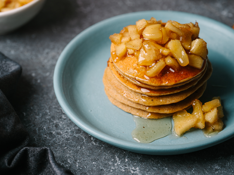 Pancakes μήλου με καραμελωμένα μήλα!